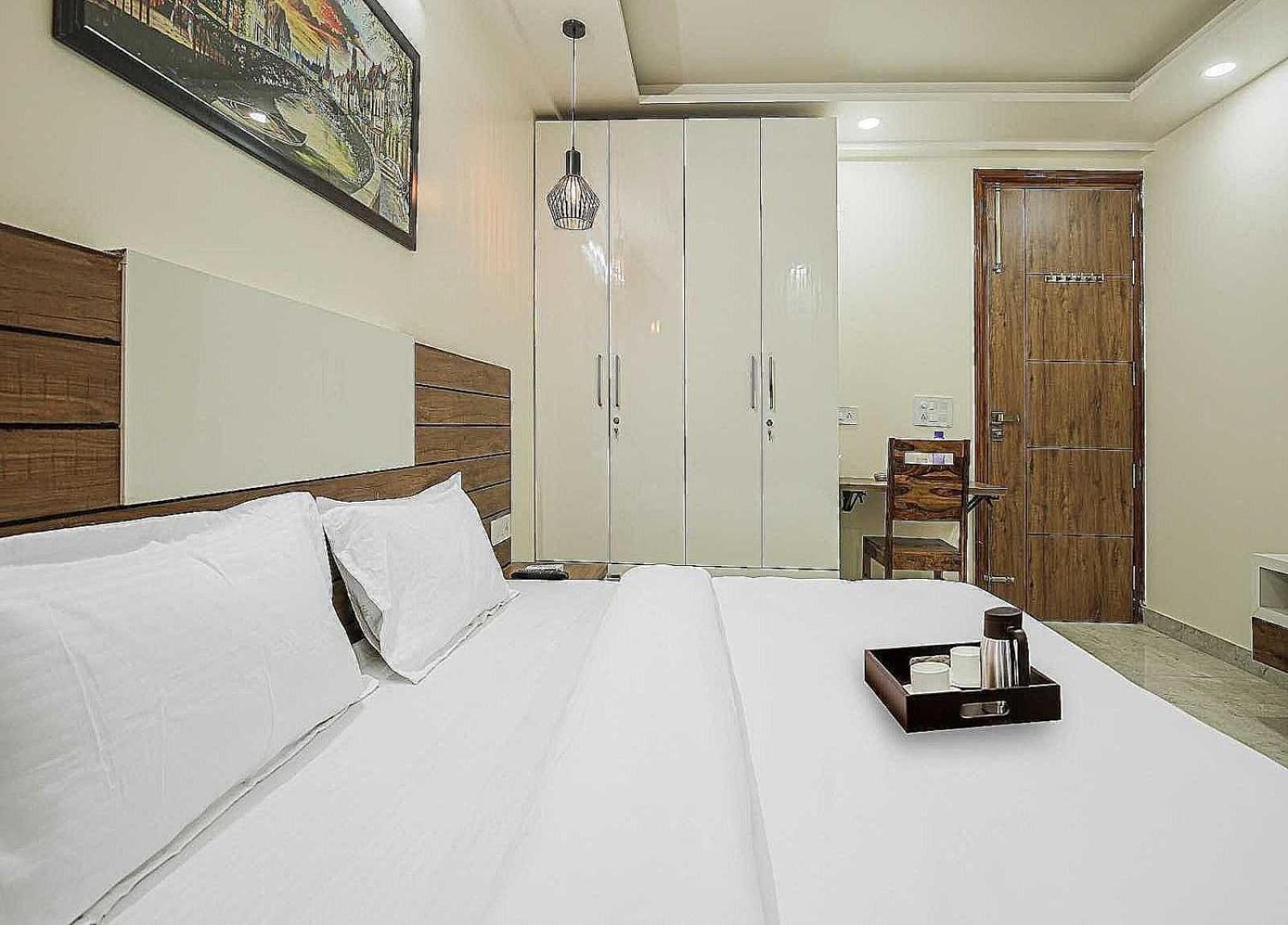 Hotel Maharaja Palace Гургаон Екстериор снимка