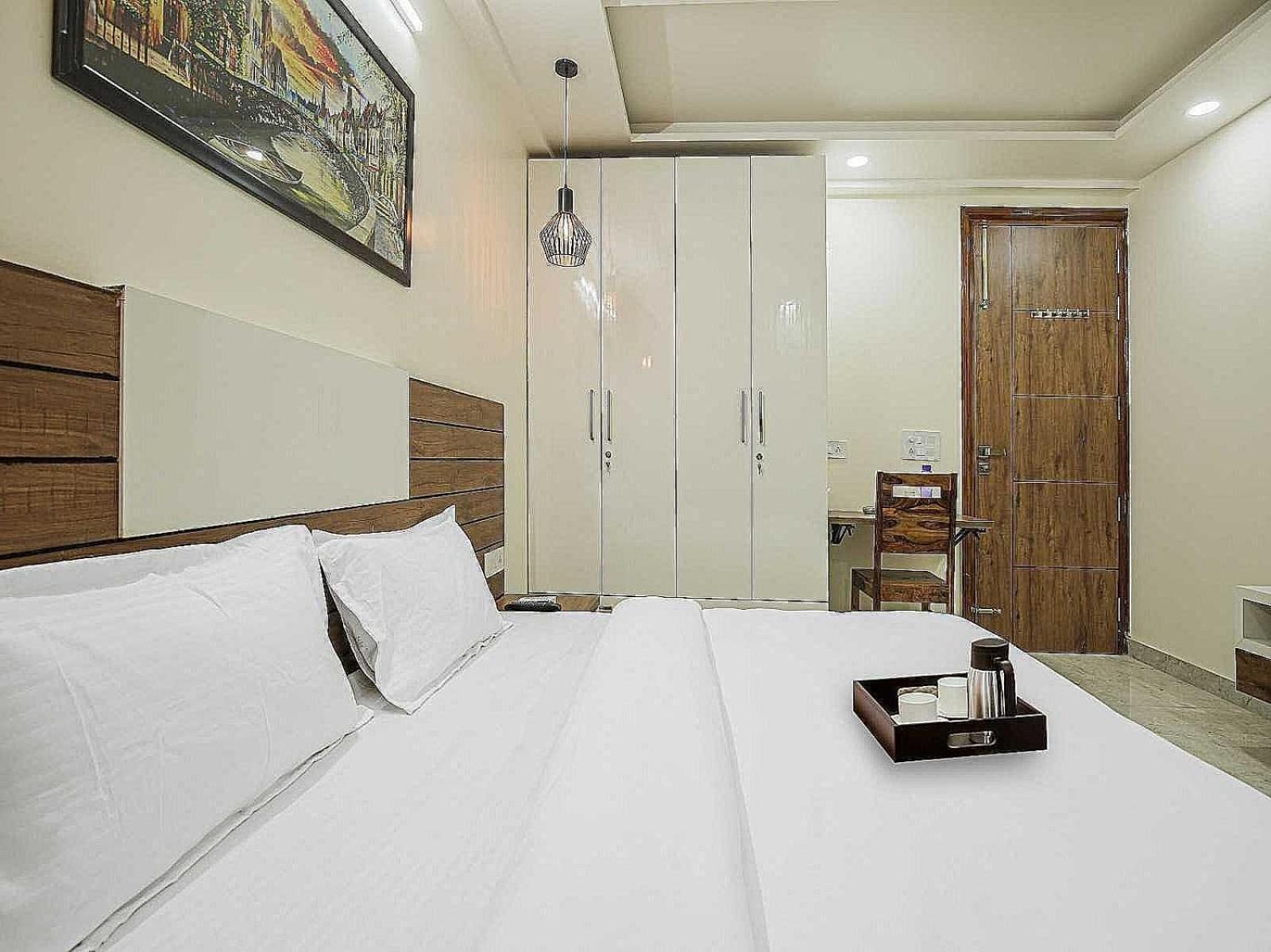 Hotel Maharaja Palace Гургаон Екстериор снимка