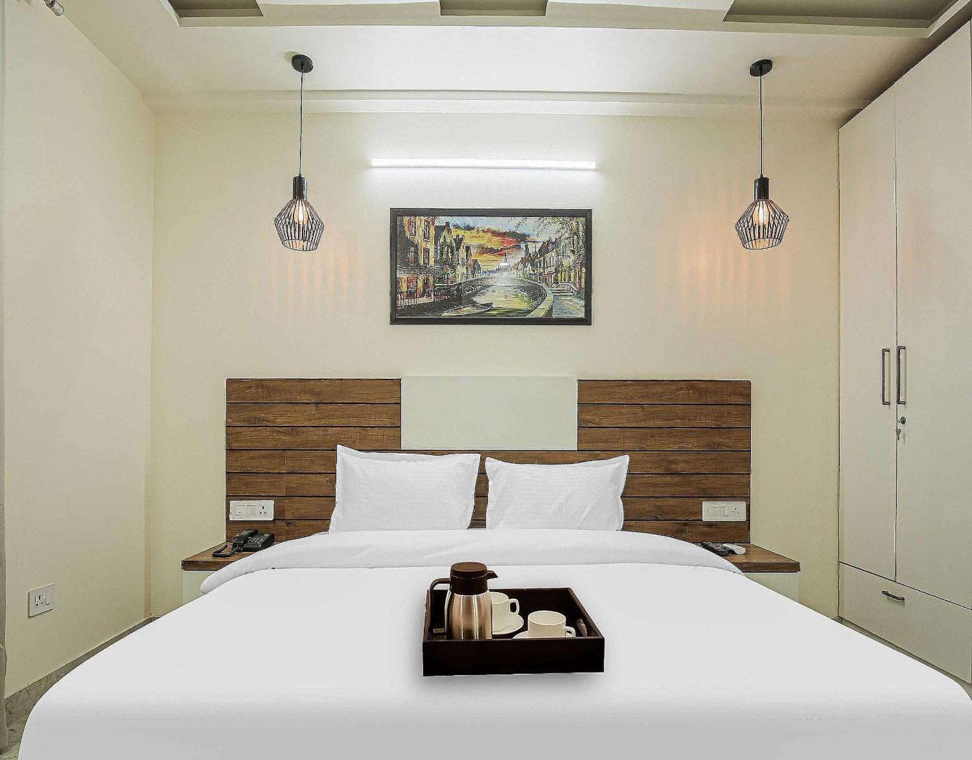 Hotel Maharaja Palace Гургаон Екстериор снимка