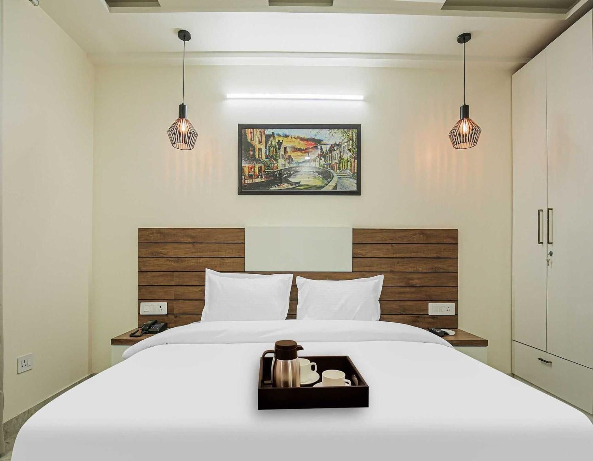 Hotel Maharaja Palace Гургаон Екстериор снимка